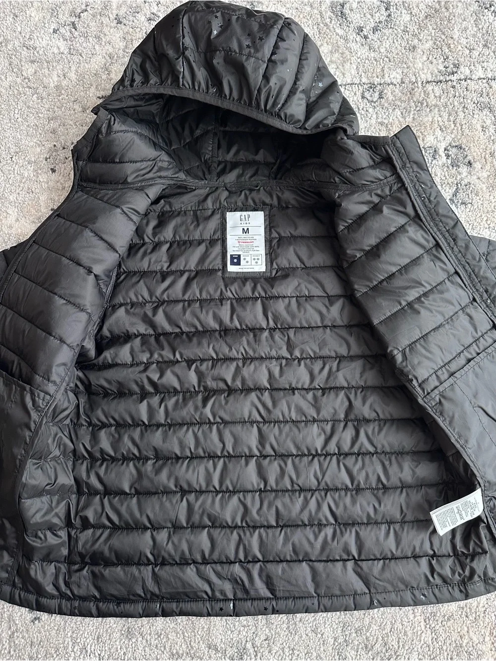 GAP Kids black hooded lightweight puffer zip-up jacket size M(8/9)
